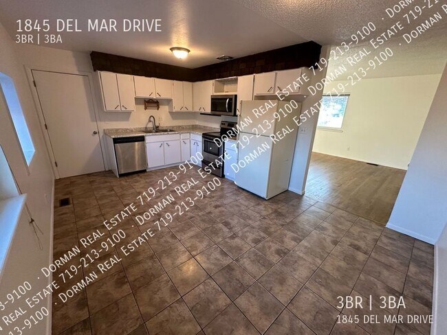 Building Photo - 1845 Del Mar Dr