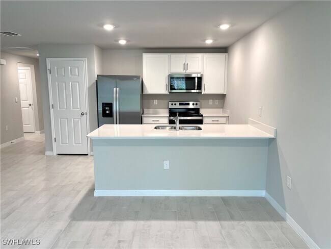 Foto del edificio - 3020 N Lakewood Rd