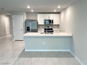Building Photo - 3020 N Lakewood Rd