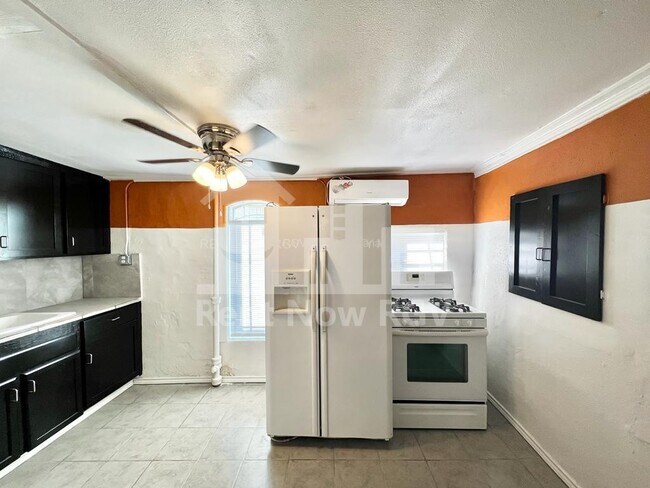 Building Photo - 2232 Chicago Ave