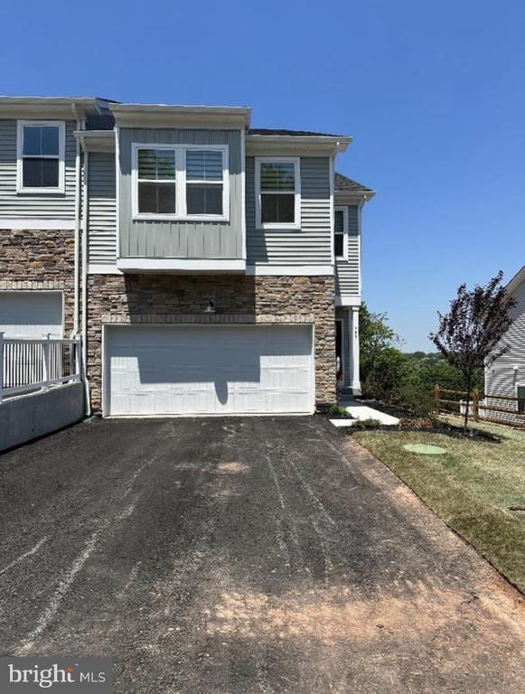Building Photo - 704 Peony Ln