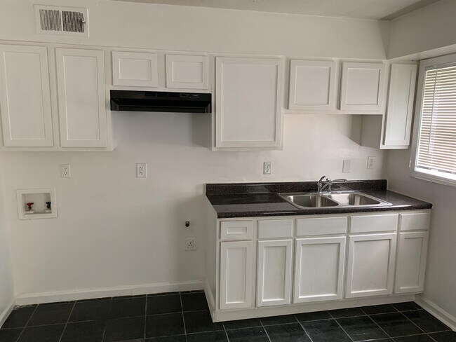 Foto del edificio - 3353 Elk Point Dr