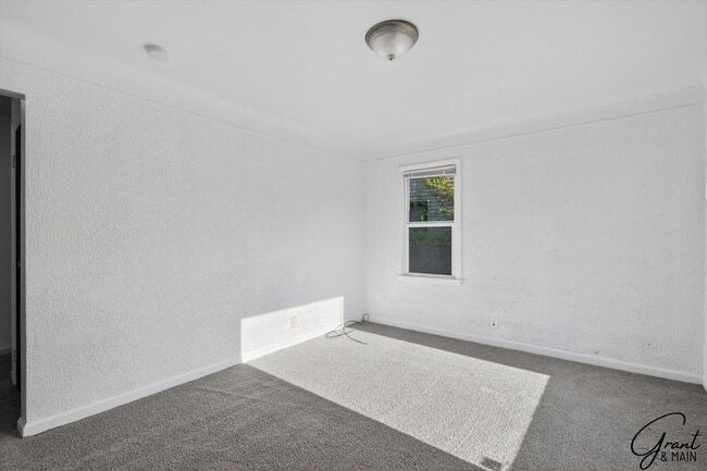 Building Photo - 20259 Oakfield Ave