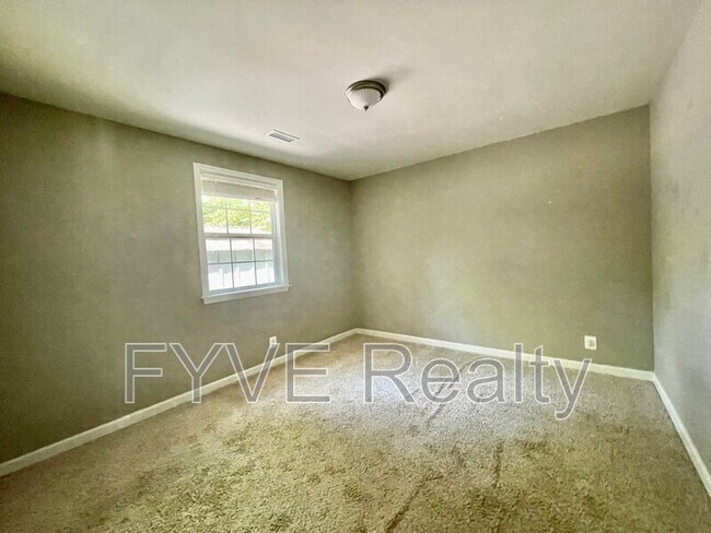 Foto del edificio - 26 Breezy Hill Dr