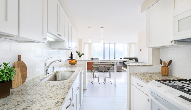 Photo - Columbia Plaza Apartments