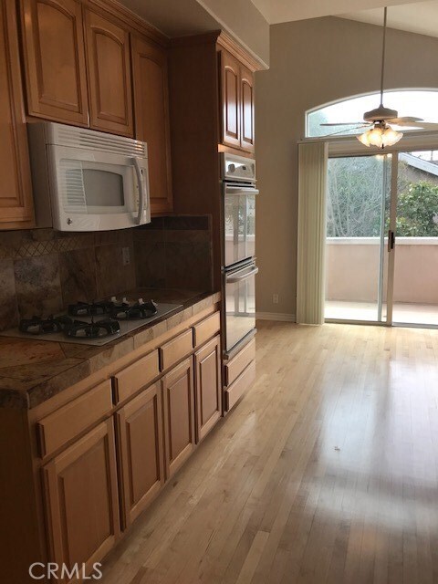 Foto del edificio - 1007 Lilienthal Ln