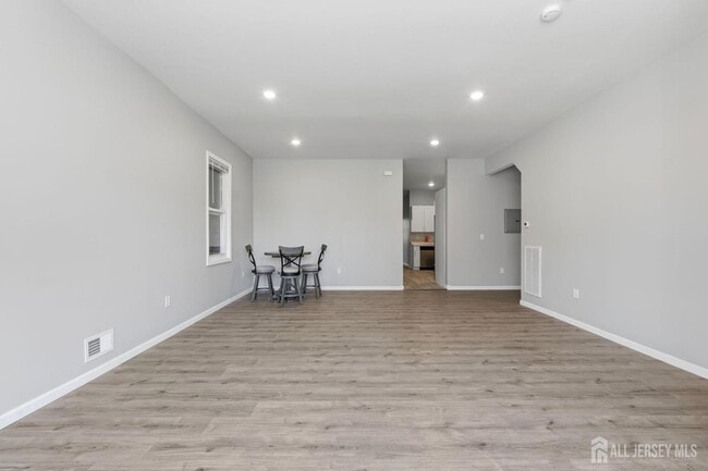 Building Photo - 327 S Orange Ave