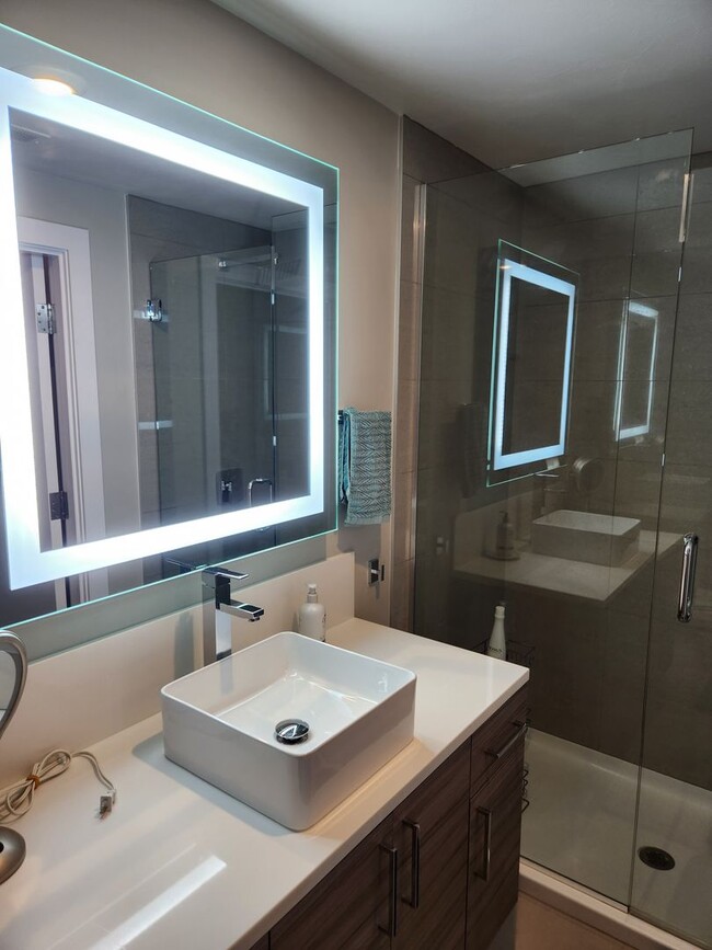 Building Photo - Luxury Bozeman Condo for Rent