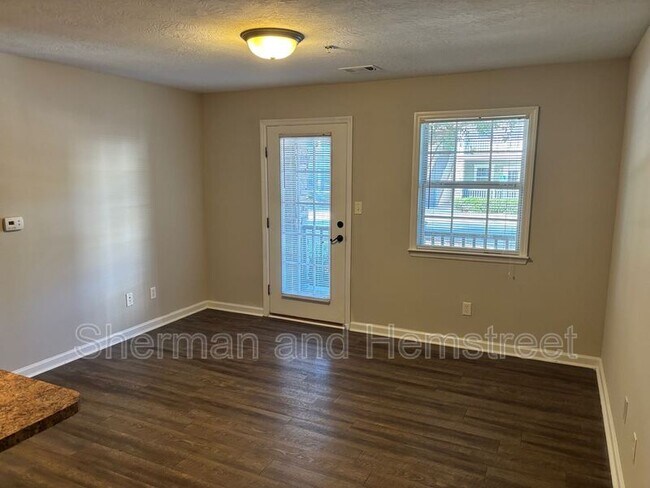 Building Photo - 3200 London Ct SW