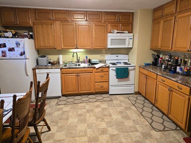 Foto del edificio - 1200 N Madison St