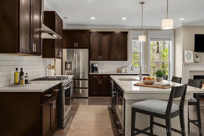 Foto del edificio - Stunning 3-Bedroom Townhome in Black Mountain's Sweet Birch Commons