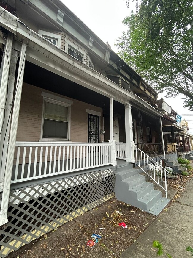 Building Photo - 680 Southard St