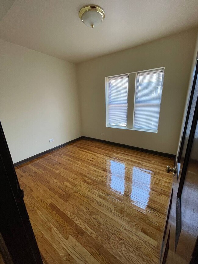Foto del edificio - 7914 S Essex Ave