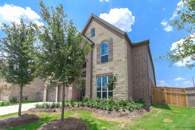 Building Photo - 3410 Willow Cres Ct
