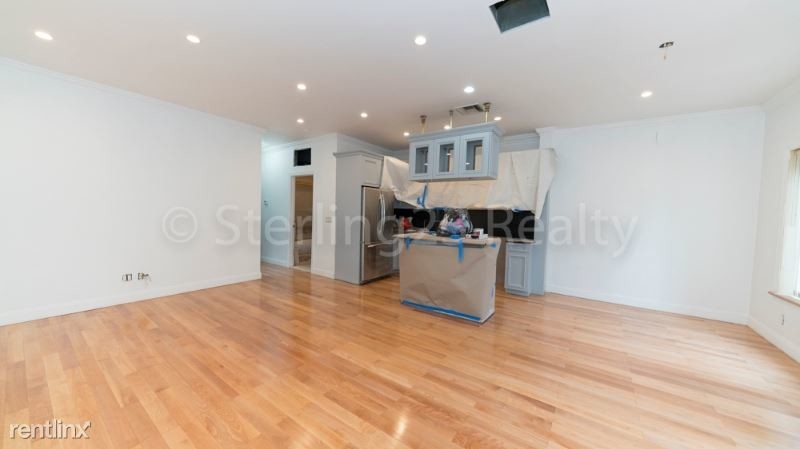 Primary Photo - 3 br, 2 bath House - 20-09 45th St