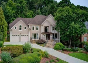 Building Photo - 3850 Glenhurst Dr