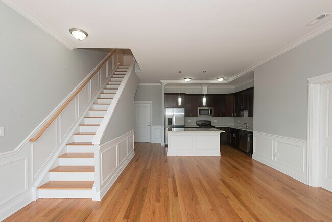 Foto del edificio - 520 N Western Ave