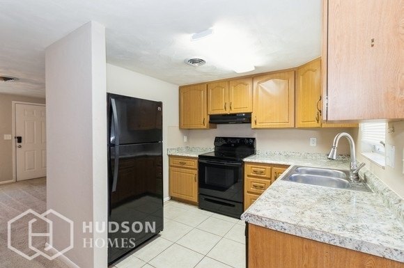 Foto del edificio - 858 E 7th St