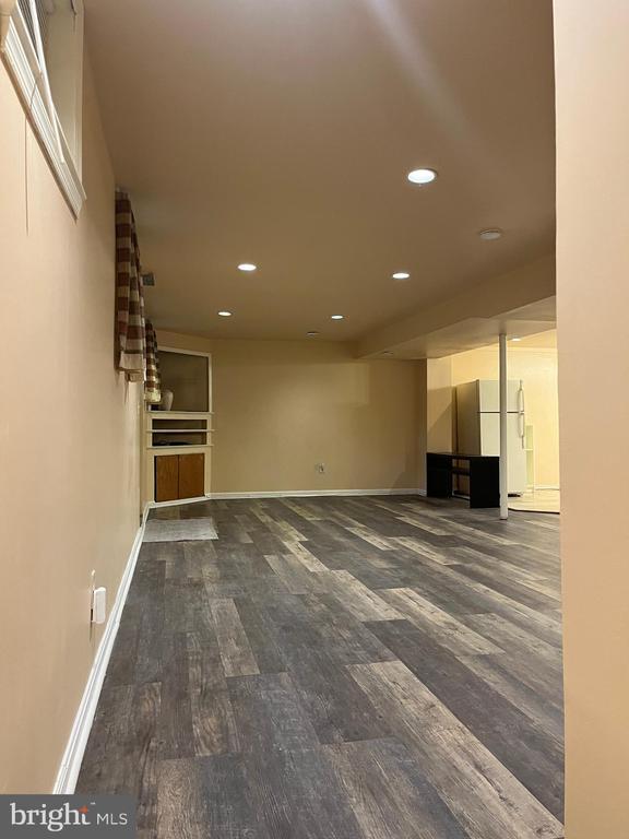 Building Photo - 628 Symphony Woods Dr
