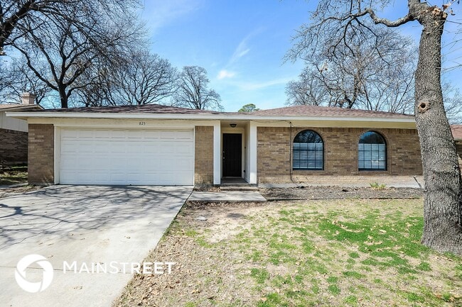 Building Photo - 825 Timberoaks Dr