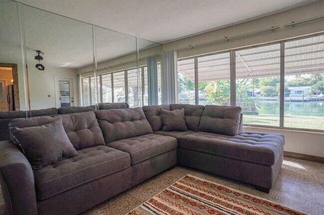 Foto del edificio - 604 Normandy Rd