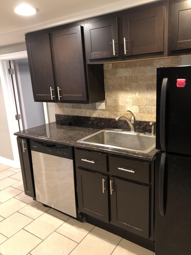 617 S Harlem Ave Unit B, Forest Park, IL 60130 Room for Rent in