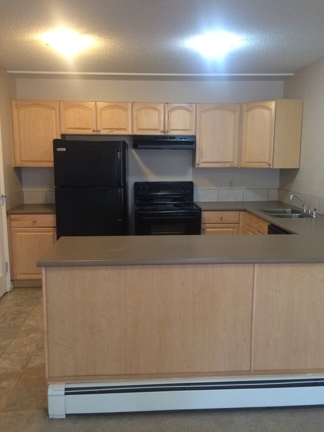Building Photo - 0 Bed 0 Bath Unit in Red Deer, AB