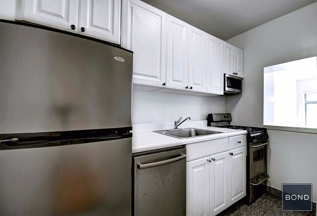 Foto del edificio - 131 E 83rd St