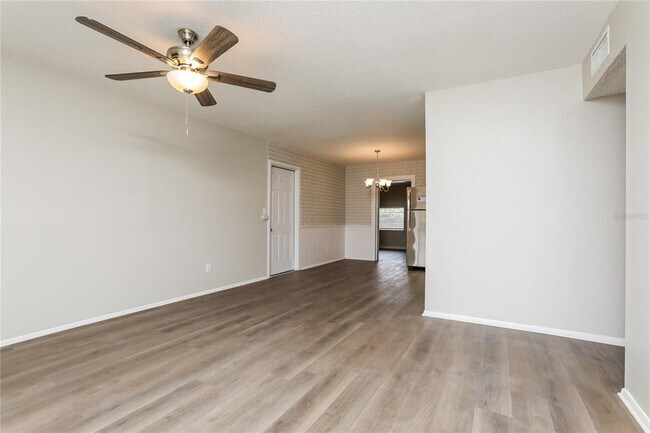 Building Photo - 6923 Yucatan Dr