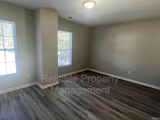 Building Photo - 1704 Fox Hollow