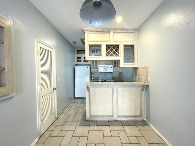 Building Photo - 602 Buena Vista Dr