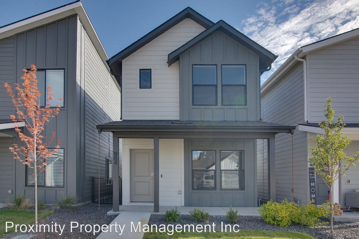 Foto principal - 2 br, 1.5 bath House - 11065 W. Crestwater...