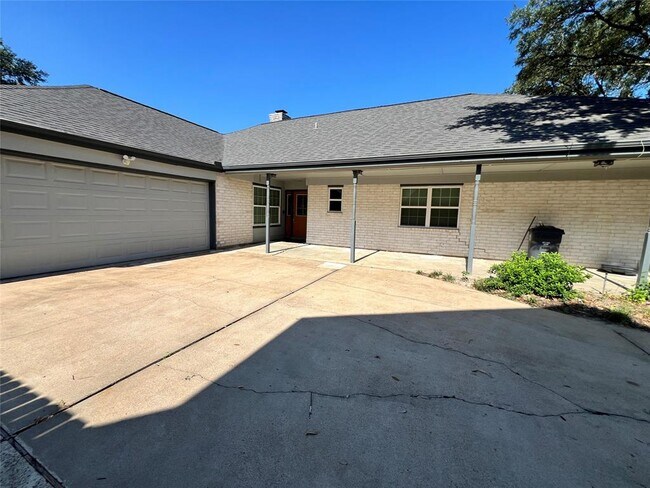 Building Photo - 15921 Congo Ln