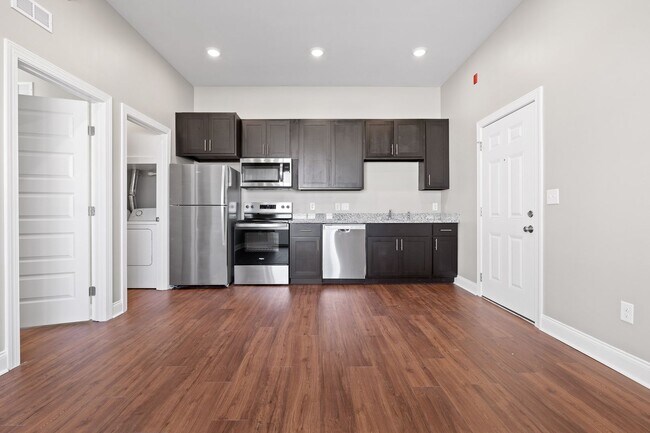 Foto del edificio - *ONE MONTH FREE* 621 MLK *Income Restricted*