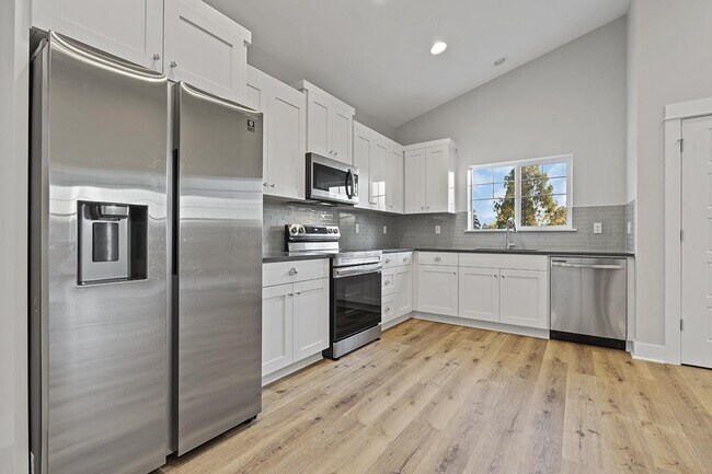 Foto del edificio - Modern Hillsboro apartment 2 blocks from O...