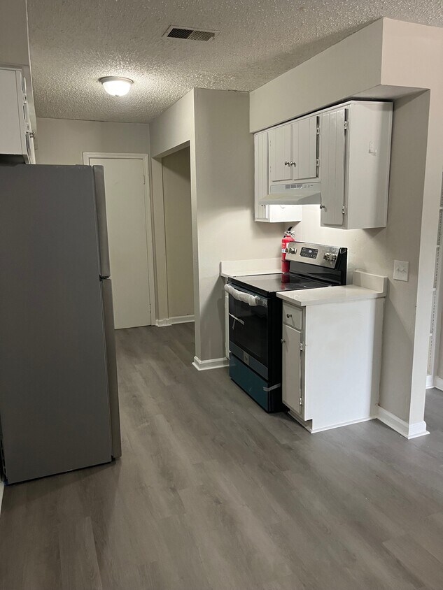 Foto principal - 2925 Chatsworth Rd