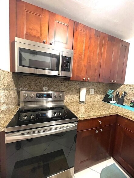 Foto del edificio - 8821 W Flagler St