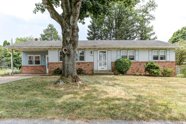 Building Photo - 923 Thornton Dr