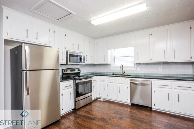 Building Photo - 2074 Arrowhead Trail