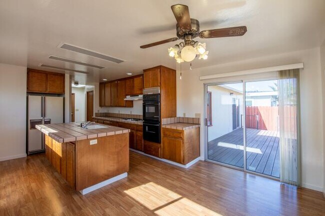 Building Photo - 3 bedroom in South San Francisco CA 94080