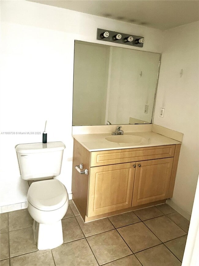 Building Photo - 102 SW 6th Ave