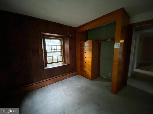 Building Photo - 631 Spring Valley Rd