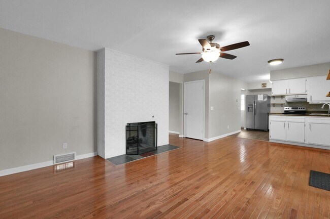 Foto del edificio - 5371 Poplarwood Rd