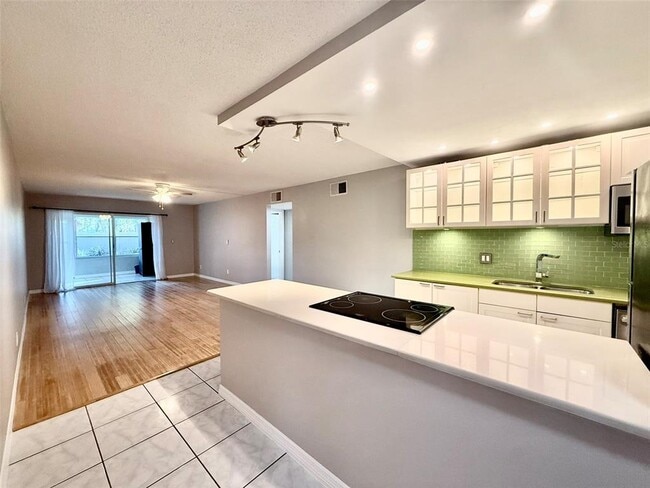 Building Photo - 4500 E Bay Dr