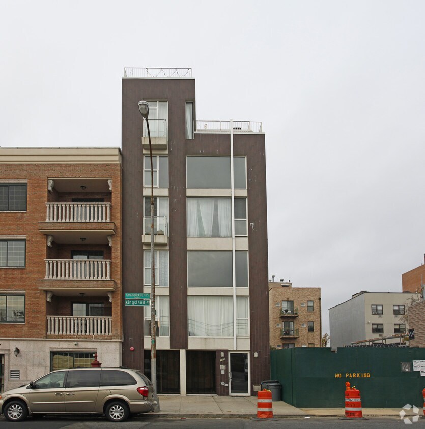 Foto del edificio - 125 Kingsland Ave