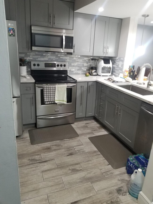 Building Photo - 6562 Racquet Club Dr