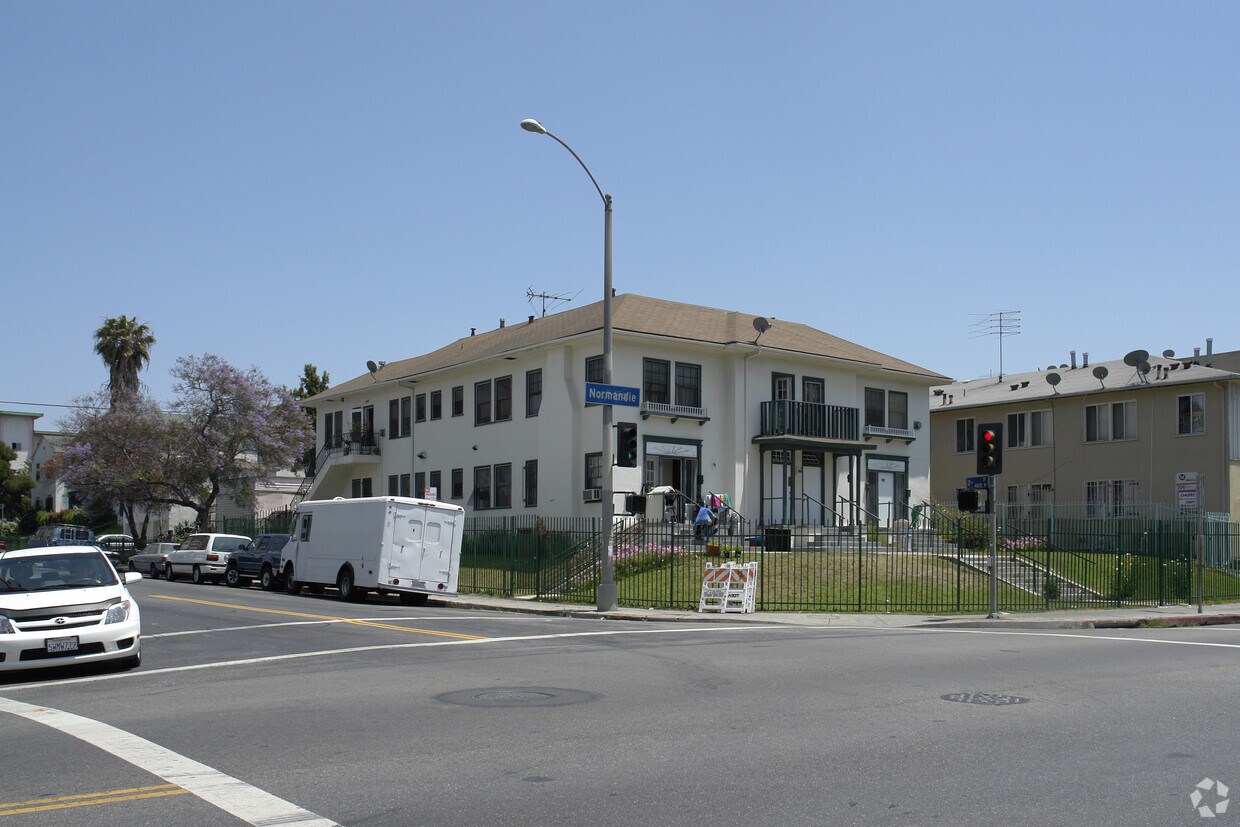 Building Photo - 200 N Normandie Ave
