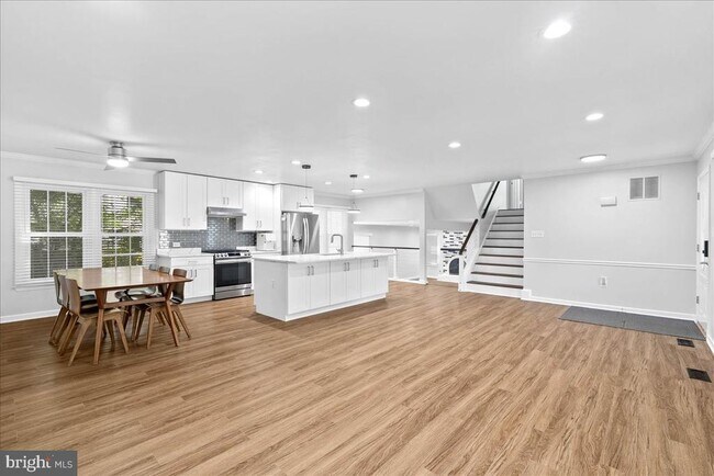 Foto del edificio - 9303 Macswain Pl