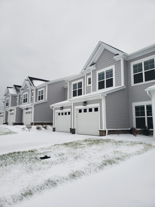 Genesee Pointe Apartments in West Henrietta, NY