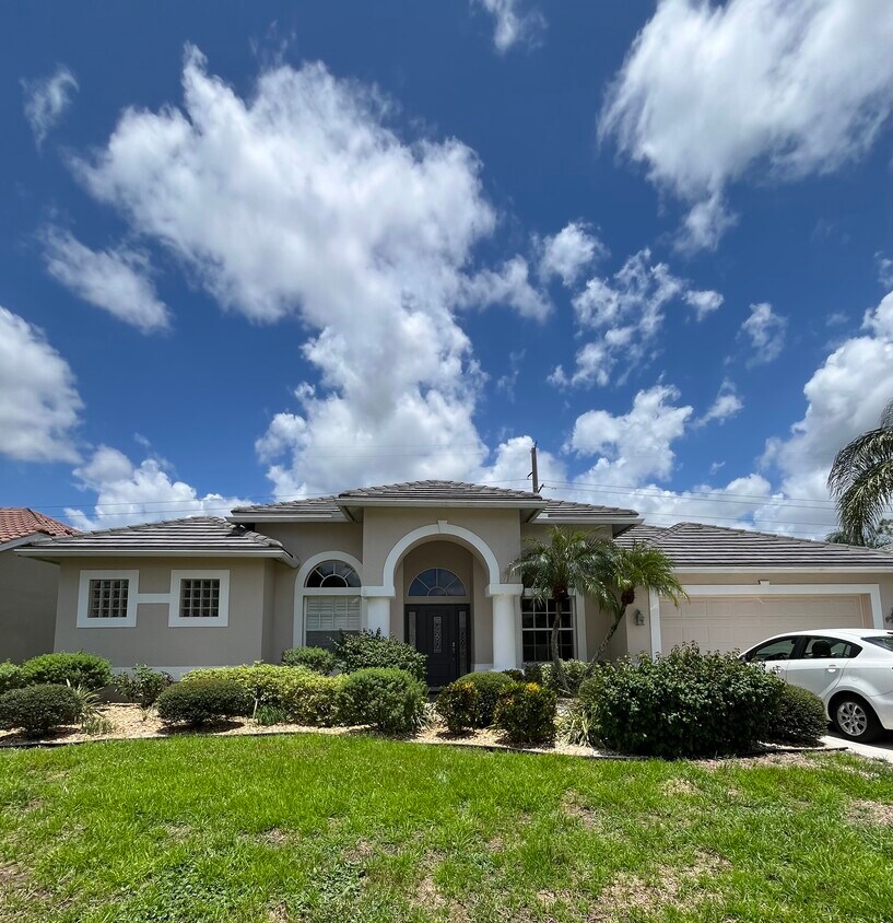 4 Bed, Den, 3 Full Bath - 12802 Vista Pine Cir